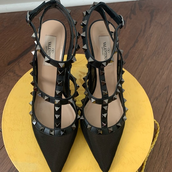 ✨AUTHENTIC Valentino Garavani Rockstud pumps✨ - Picture 2 of 7